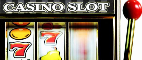 Populære spilleautomattemaer og hvorfor folk ikke kan stoppe med at spille dem
